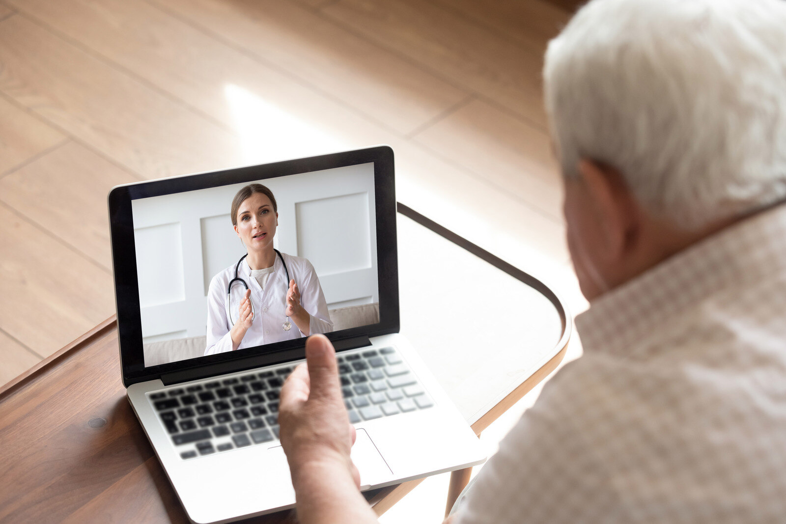 A Guide To Transforming Senior Living Facilities With AI and Telehealth